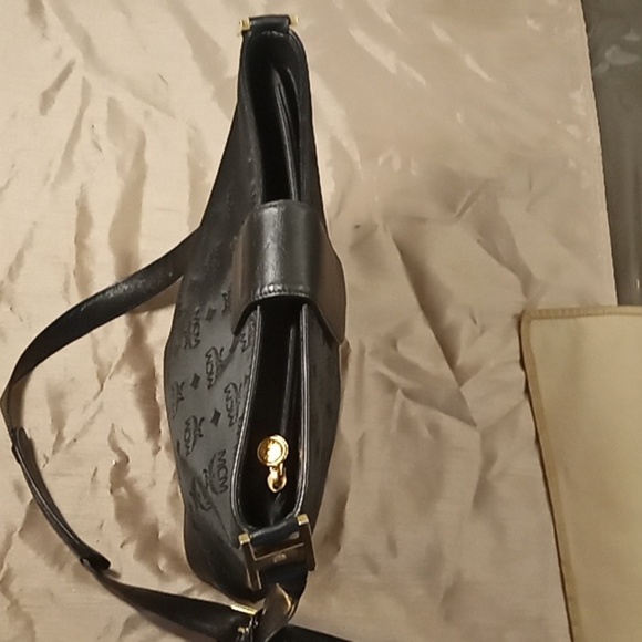 MCM Black Shoulder Bag with Sleek Design and Versatile Style - Picture 6 of 8